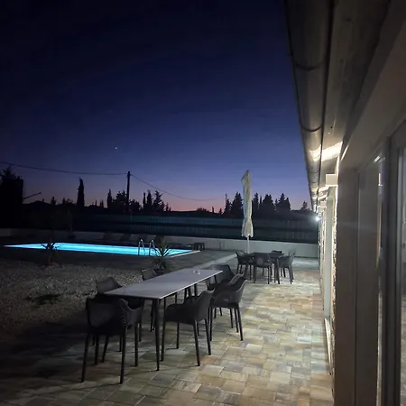 Jopi Villa Neum